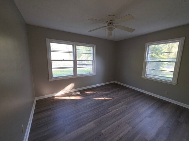 Building Photo - Choose Your Move-In Special!