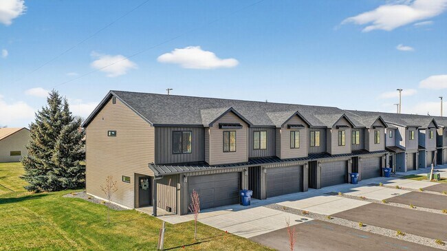 Building Photo - Beautiful 3 Bed, 2.5 Bath Townhome in Ashton - Shorter lease terms available