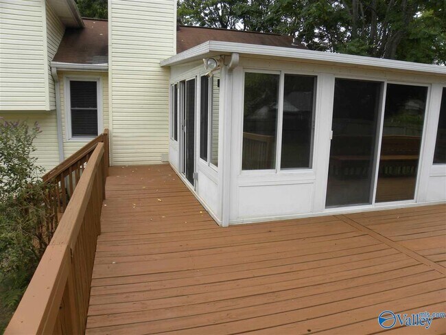 Building Photo - 128 Lewis Ln