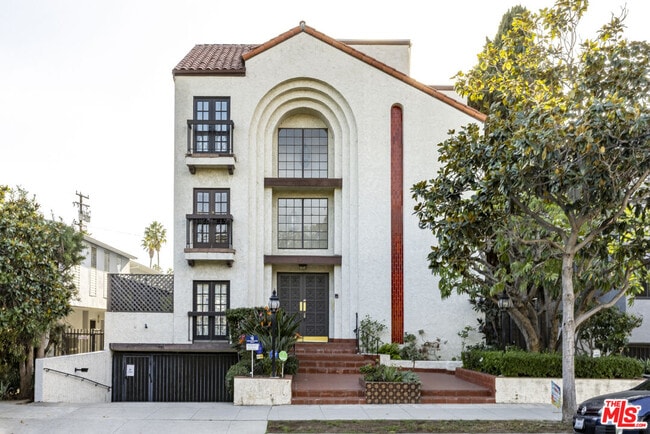 Primary Photo - 818 6th St