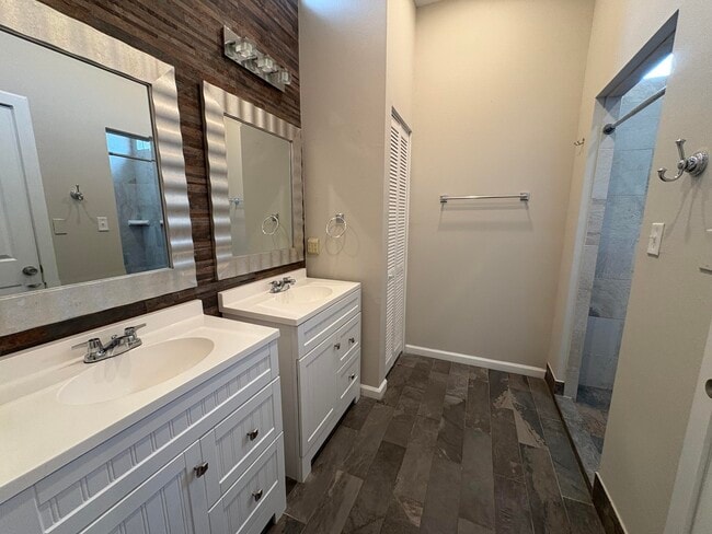 Building Photo - 8612 Eagle Rock Ave NE