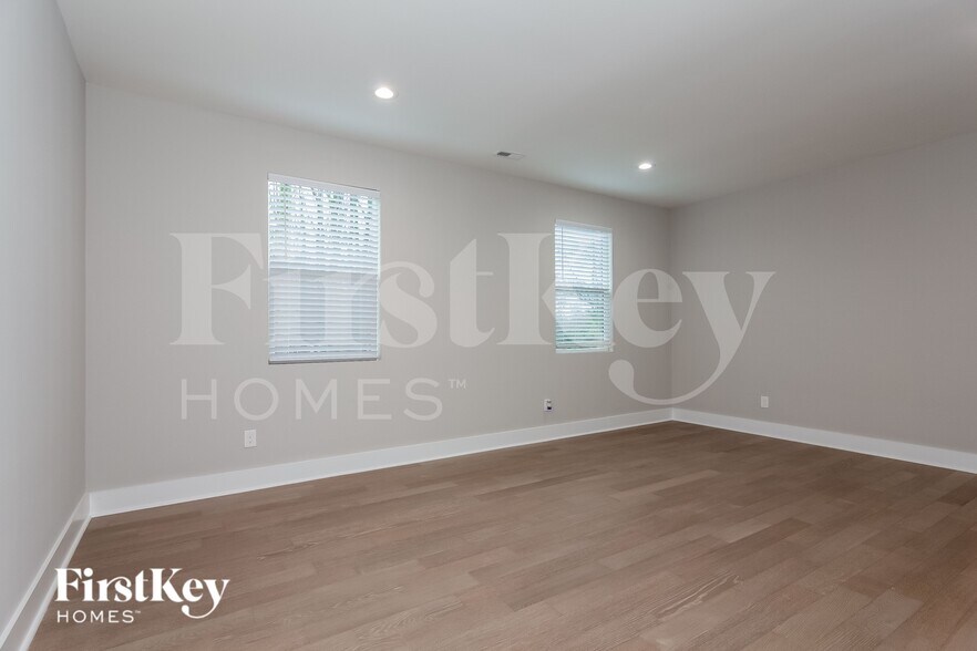 Building Photo - 11327 Tema Cir