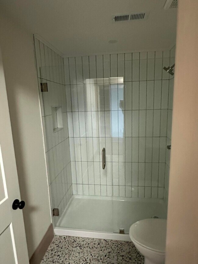 Building Photo - 307 W Main St