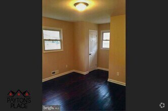 Building Photo - Spacious Single Family home with Huge Back...