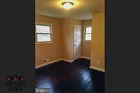 Building Photo - Spacious Single Family home with Huge Back...