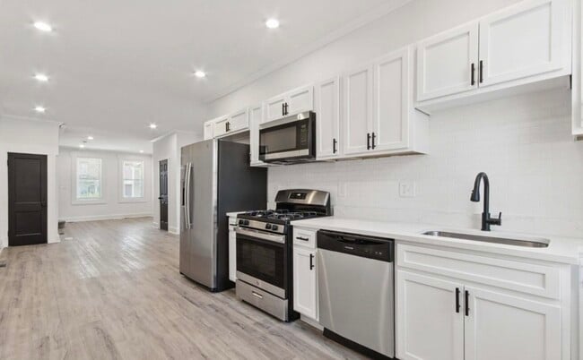 Building Photo - 2582 Edmondson Ave