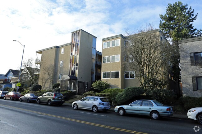 Building Photo - Iro Apartments