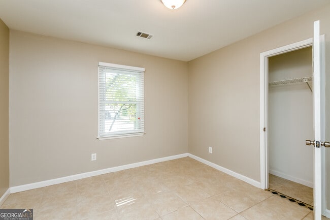 Building Photo - 1561 Rose Garden Ln