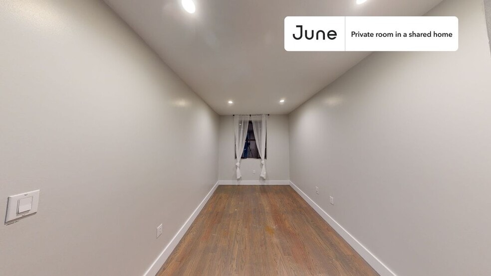 Building Photo - Room in Shared 3 bed/3 bath home