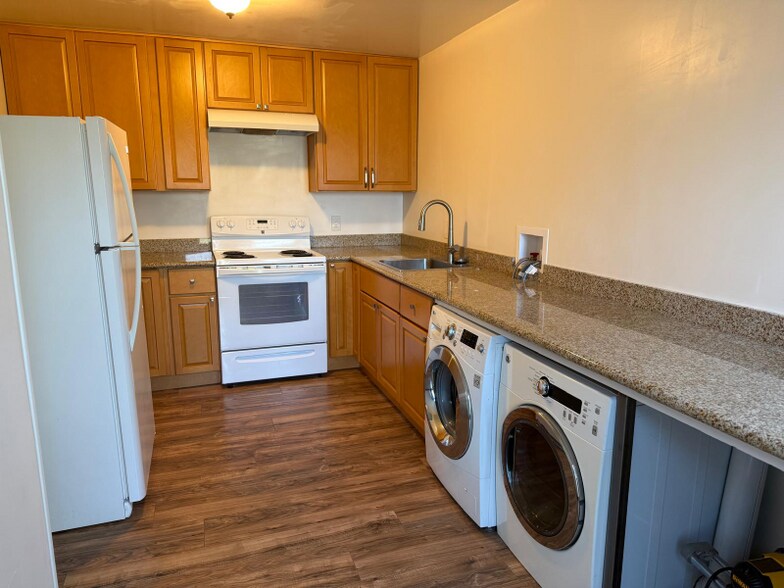 Primary Photo - 607 Paso Nogal Rd