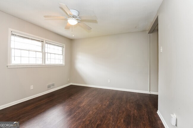 Building Photo - 251 Essex Dr
