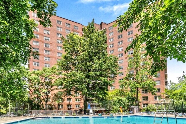 Building Photo - 3777 Independence Ave
