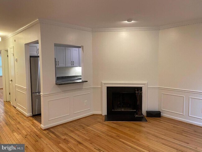 Building Photo - 1906 17th St NW
