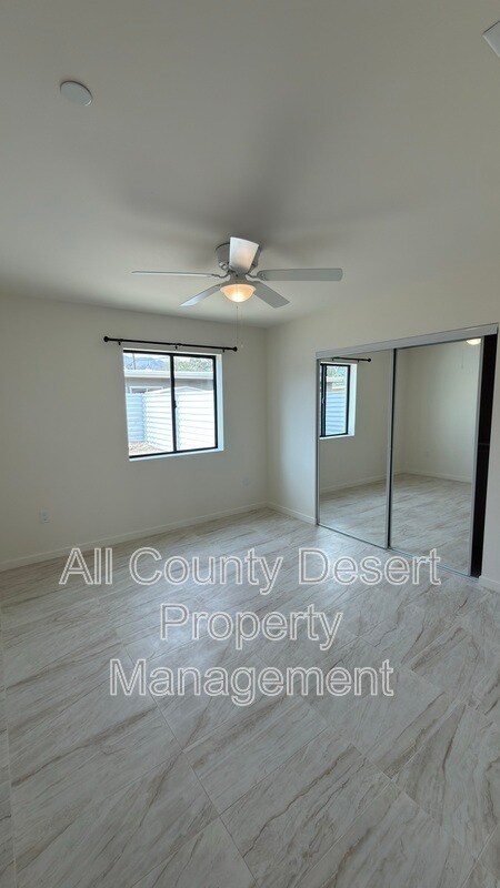 Building Photo - 517 S Mountain View Dr