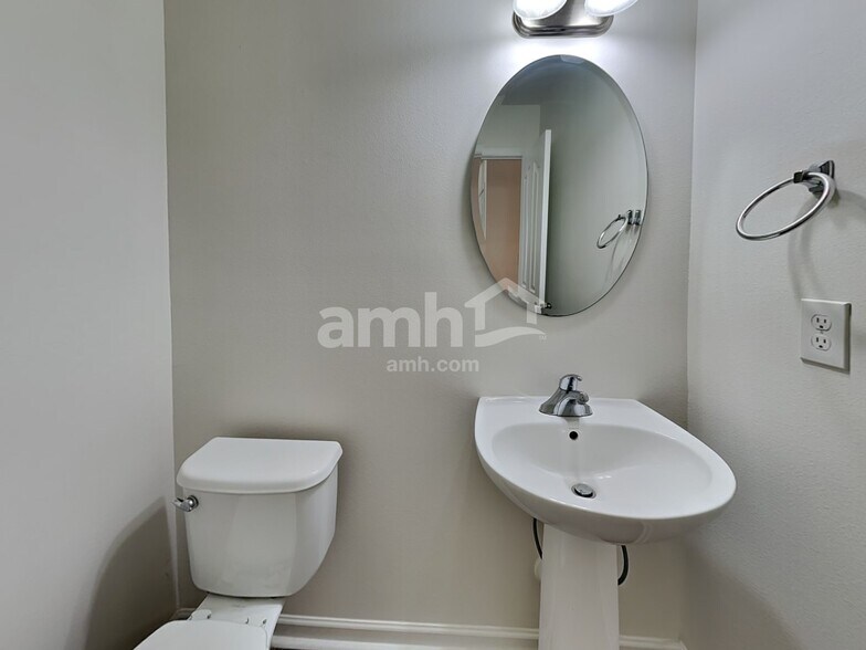 Building Photo - 4662 Abbey Park Rd