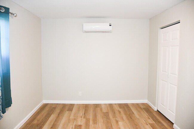 Building Photo - 61576 Aberdeen Dr