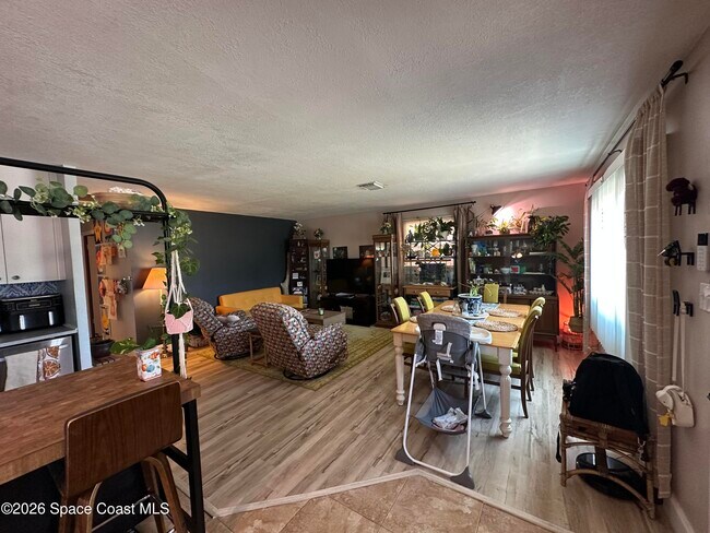 Building Photo - 4406 Sherwood Blvd