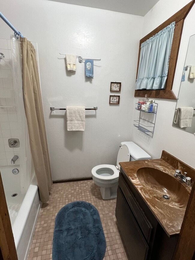 Building Photo - Winter Lease - Less than a mi to Diamond Peak (2 Bedroom plus Loft)