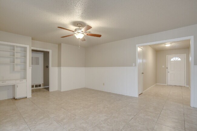 Building Photo - Spectacular Three Bedroom Home Nestled Nea...