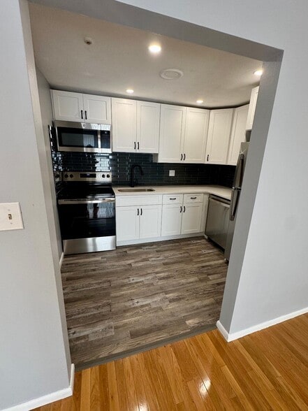 Kitchen - Doral Apartments