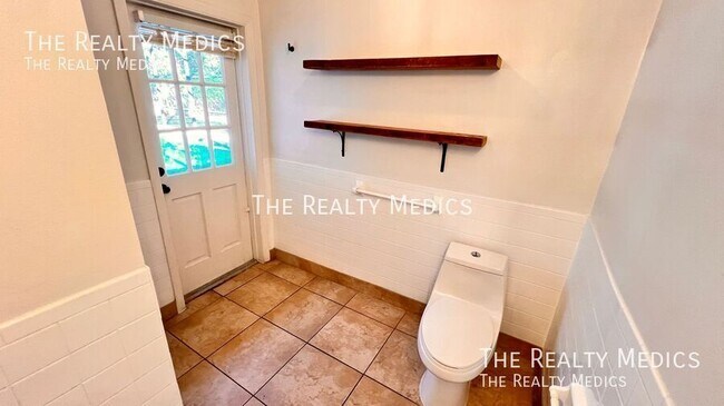 Building Photo - 1009 Alfred Dr