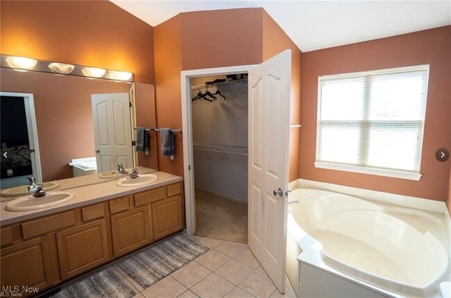 Building Photo - 2820 Francena Ct