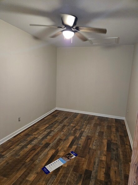 Building Photo - 115 Sandager Ave