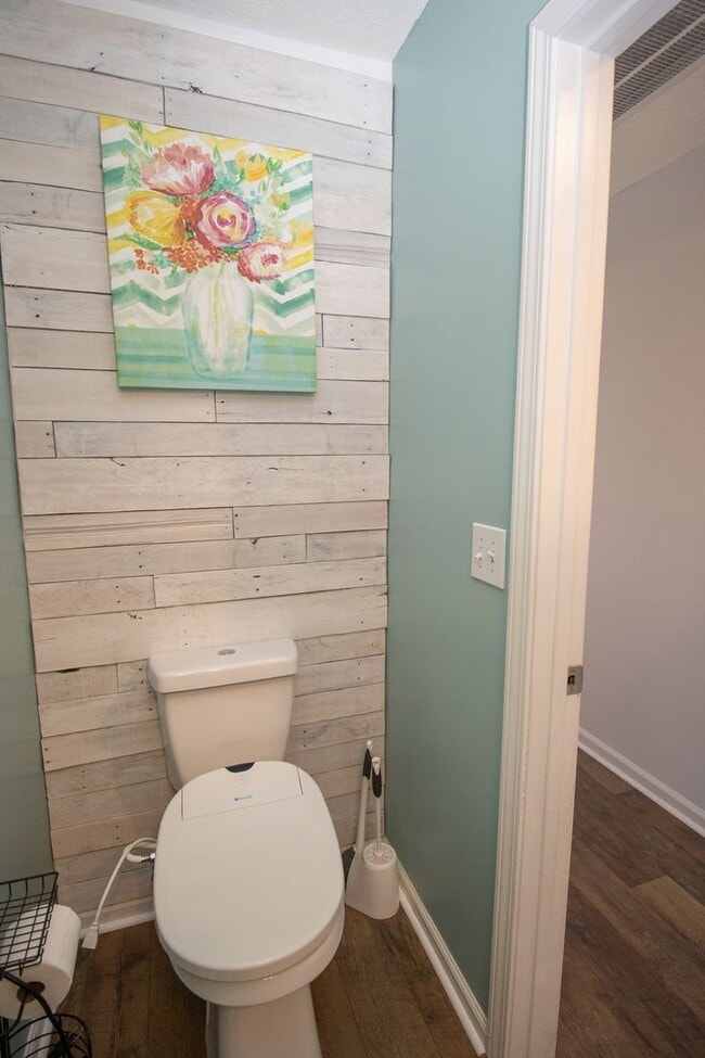 Building Photo - Beautiful 3BR/2.5BA Home with Fenced Yard, Granite Kitchen & Neighborhood Pool