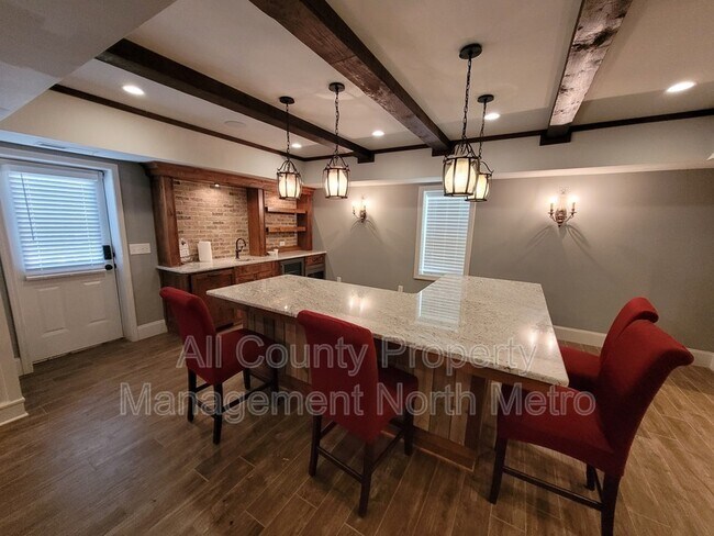 Building Photo - 6325 Hampton Highlands Dr