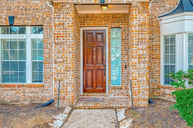 Building Photo - 910 Chinni Ct