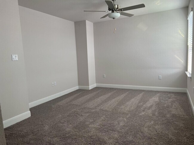 Building Photo - 15501 Ellinger Dr