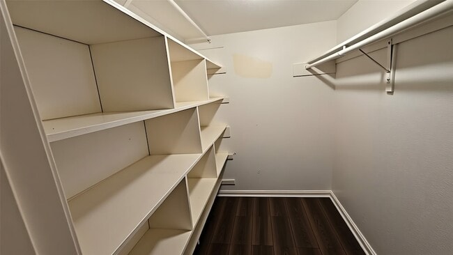 Building Photo - 7400 Bellerive Dr