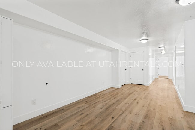 Building Photo - 1076 Bear Hollow Ln