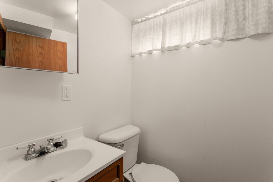 Building Photo - 1536 Byron Dr