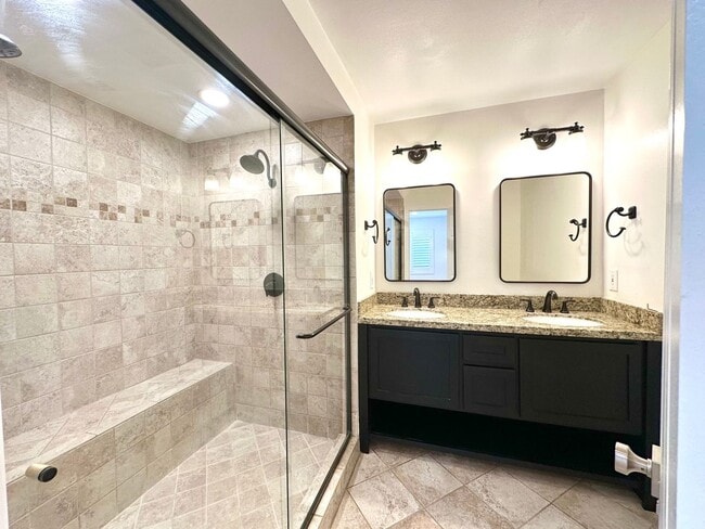 Building Photo - Beautifully Renovated 3B/2BA Home in La Ha...
