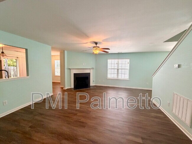 Building Photo - 1064 Kingston Village Loop