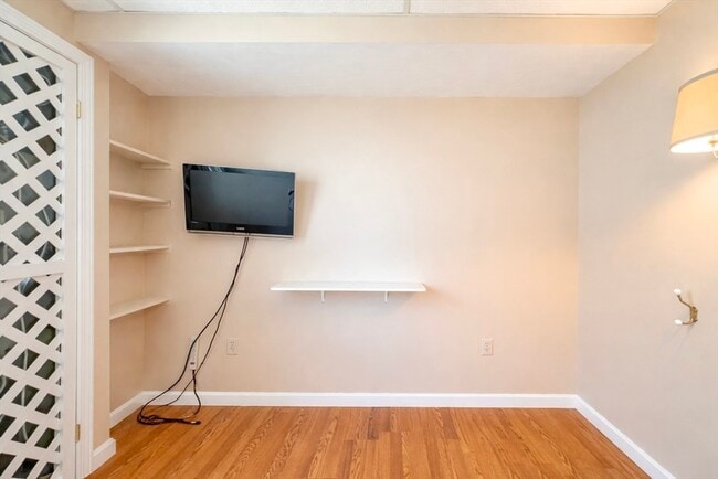 Building Photo - 100 Water St