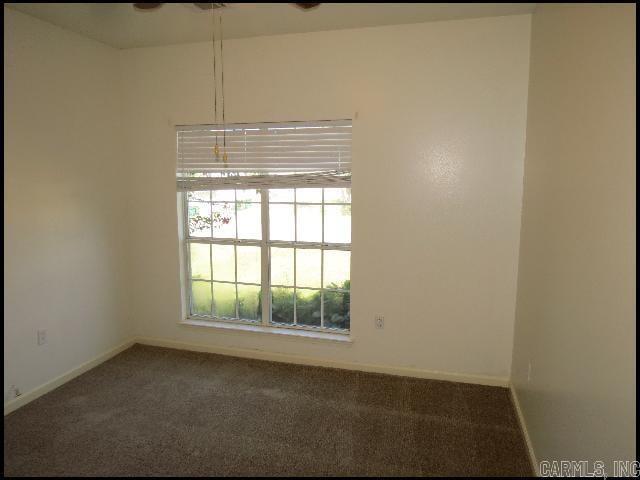 Building Photo - 5 Robyn Ln