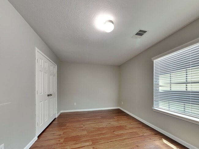 Building Photo - 22310 Queenbury Hills Dr