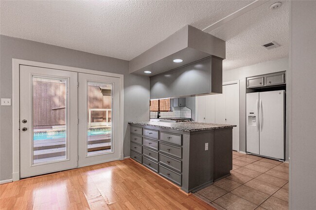 Building Photo - 514 Hickory Dr