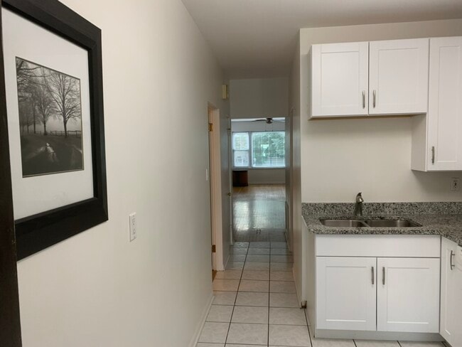 Building Photo - 3834 N Hermitage Ave