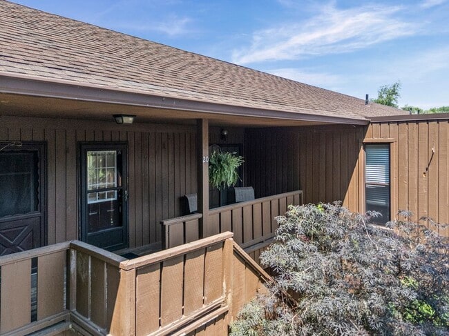Building Photo - 33803 Electric Blvd