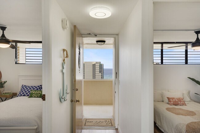 Building Photo - 2121 Ala Wai Blvd