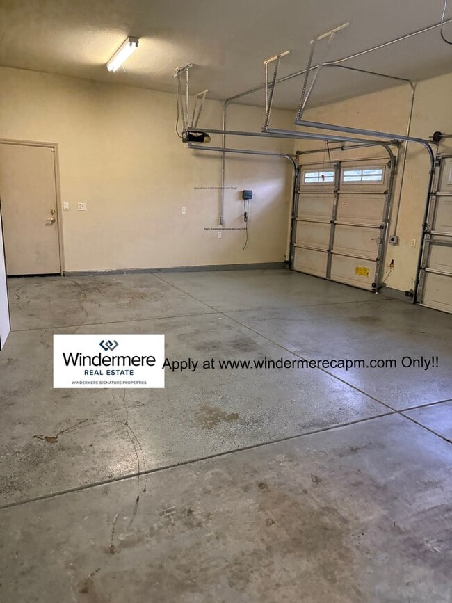 Building Photo - Welcome Home To This Well Maintained Immaculate Westlake Gated Community HOME!