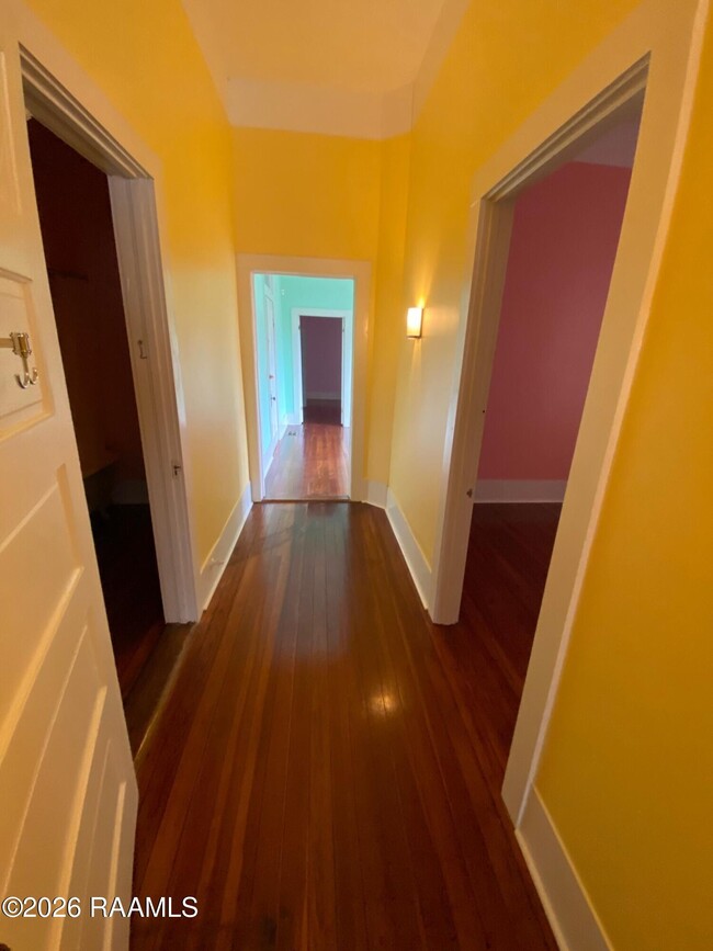 Building Photo - 215 Versailles Blvd