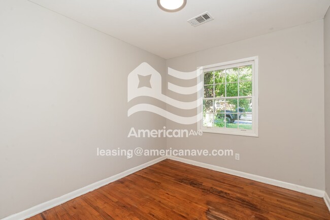 Building Photo - 203 Stevens St