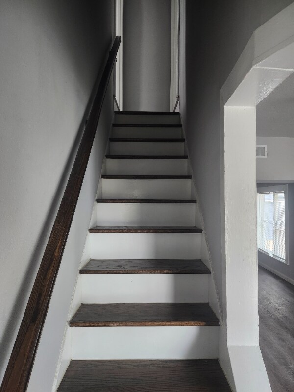 Building Photo - 601 N Grand Ave