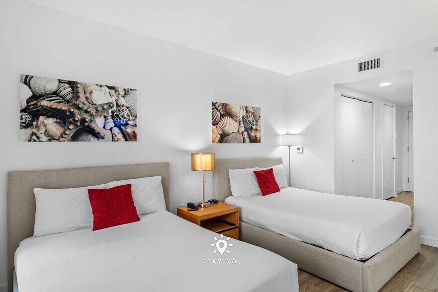 Building Photo - 2602 E Hallandale Beach Blvd