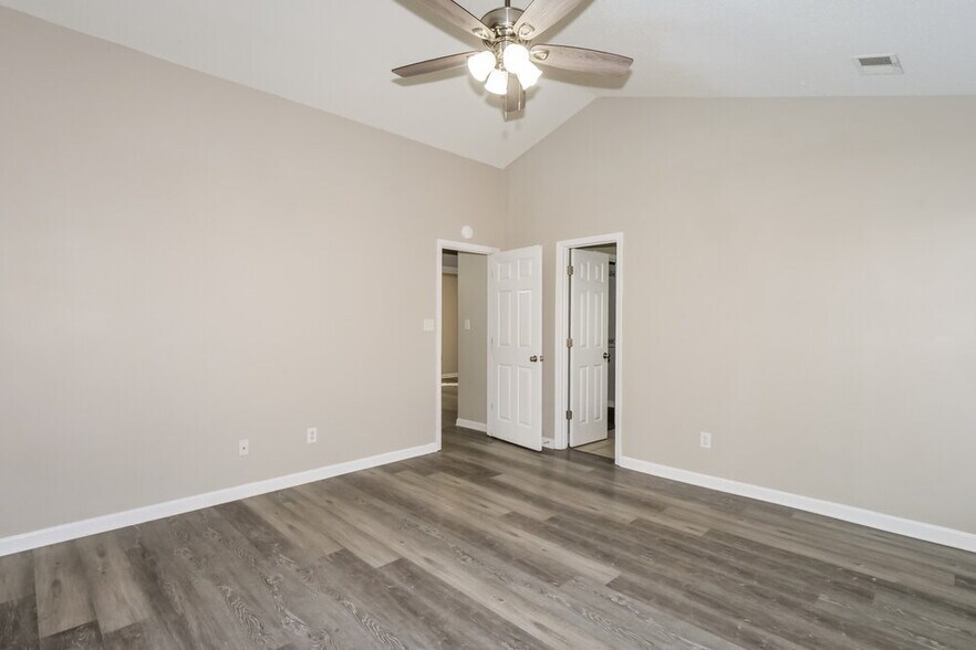 Building Photo - 5086 Jon Oak Dr