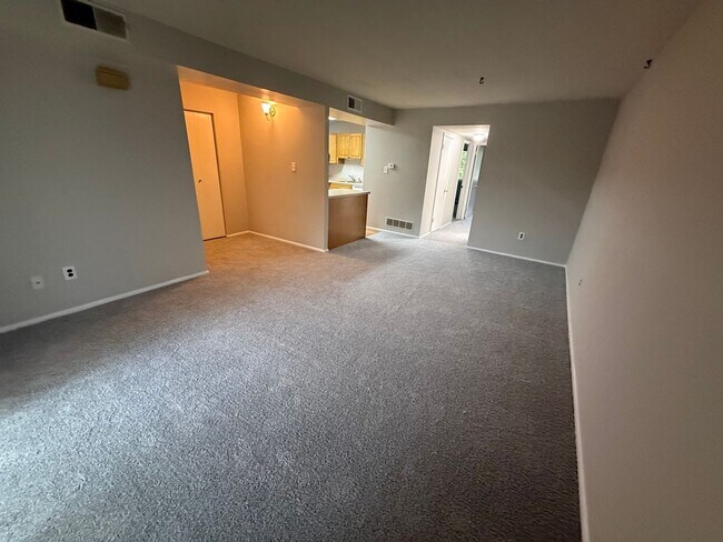 Building Photo - 326B Saybrook Lane